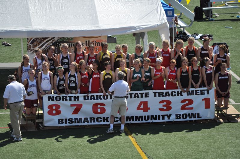 1600 Meter Relay - Girls Class A (3 of 7)