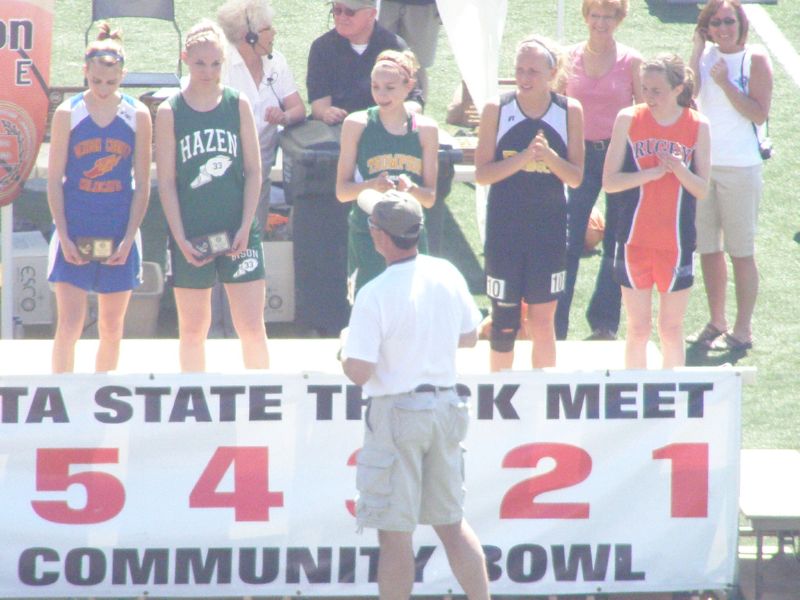 800 Meter Run - Girls Class B (4 of 6)