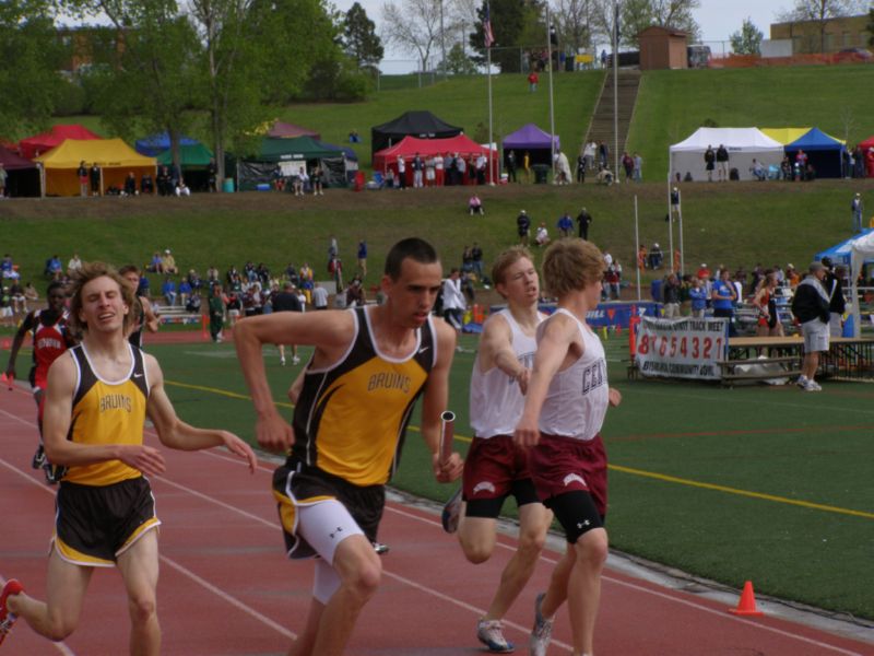 3200 Meter Relay - Boys Class A (19 of 40)