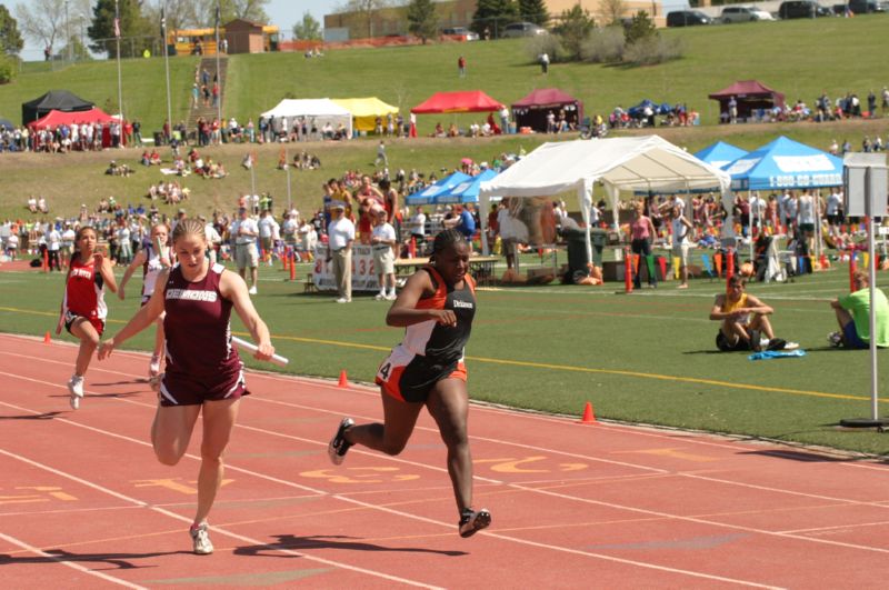 400 Meter Relay - Girls Class A (7 of 12)