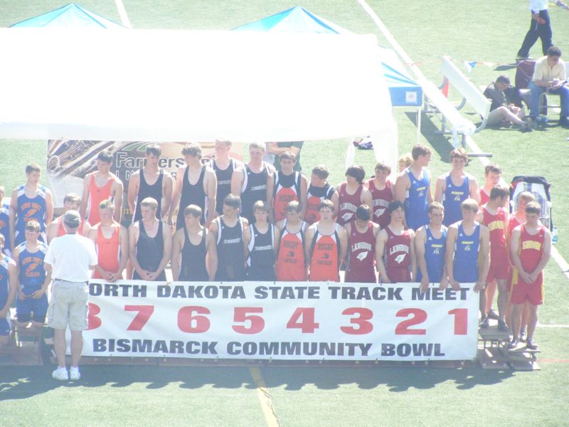 400 Meter Relay - Boys Class B (1 of 4)