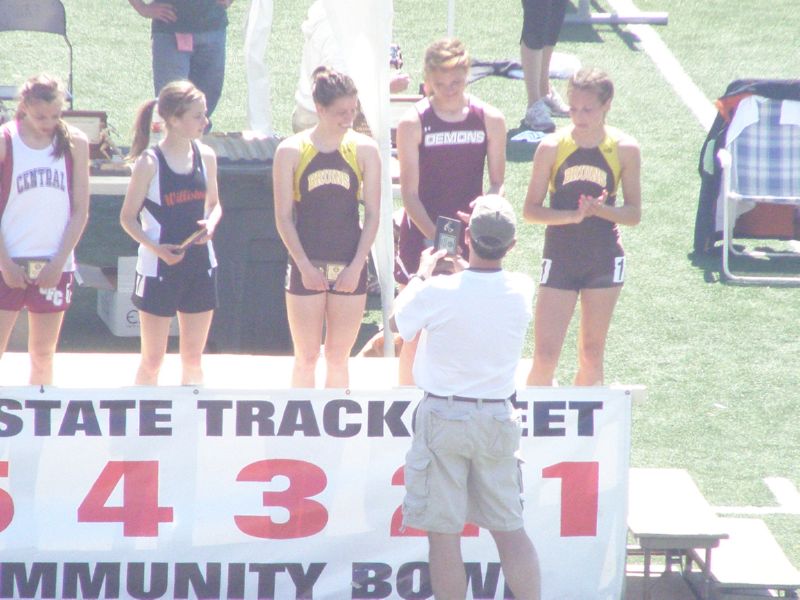 800 Meter Run - Girls Class A (3 of 4)