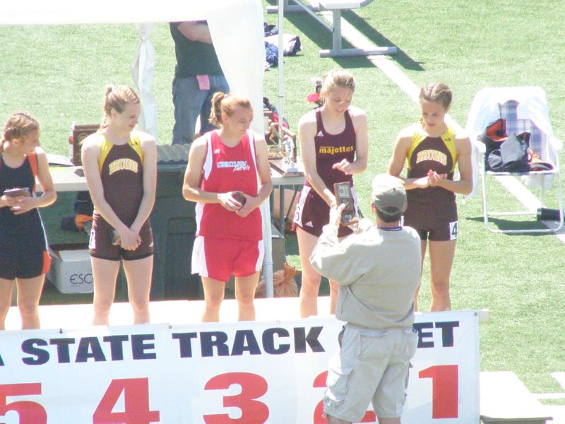 400 Meter Dash - Girls Class A (3 of 3)