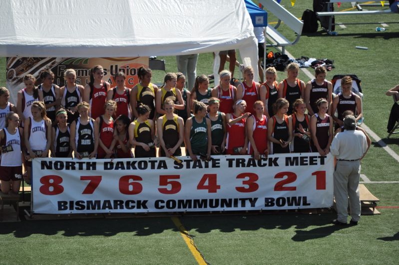 1600 Meter Relay - Girls Class A (4 of 7)