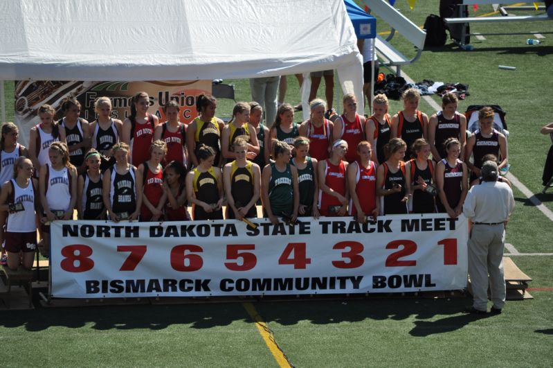 1600 Meter Relay - Girls Class A (5 of 7)