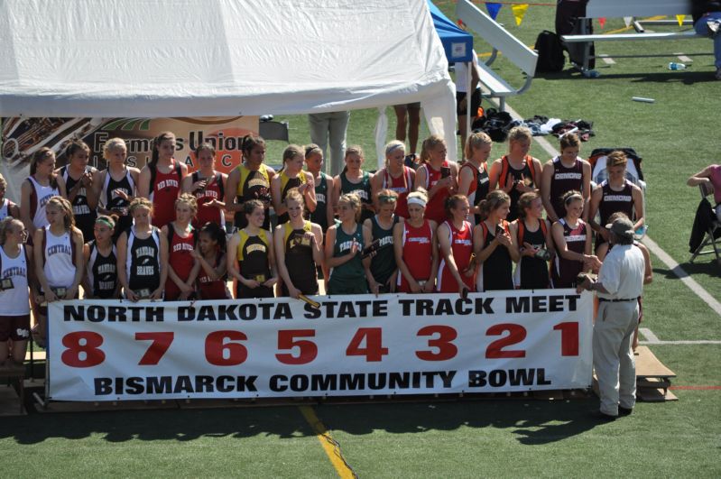 1600 Meter Relay - Girls Class A (6 of 7)