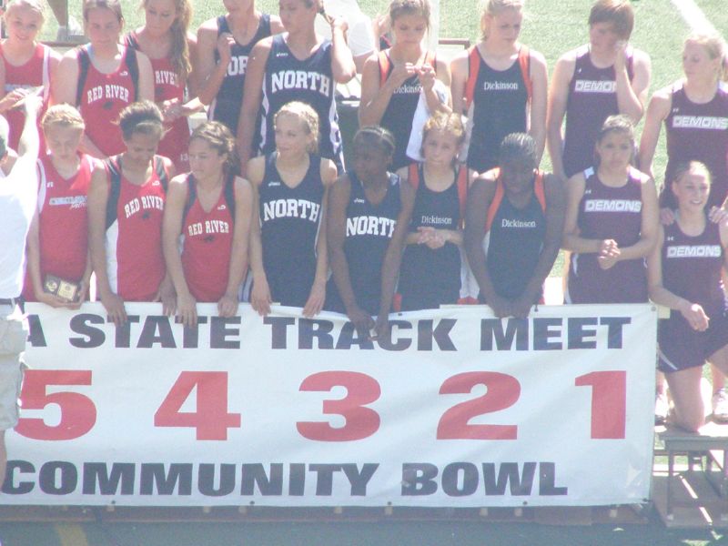 400 Meter Relay - Girls Class A (3 of 4)