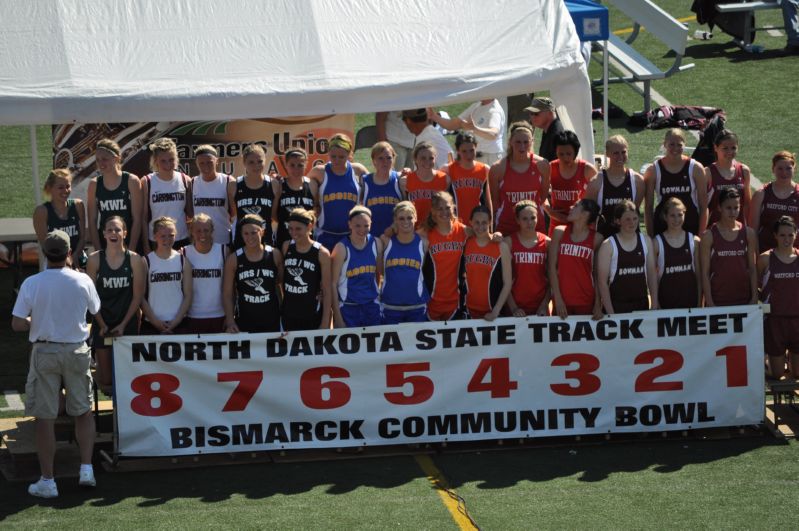 1600 Meter Relay - Girls Class B (2 of 8)