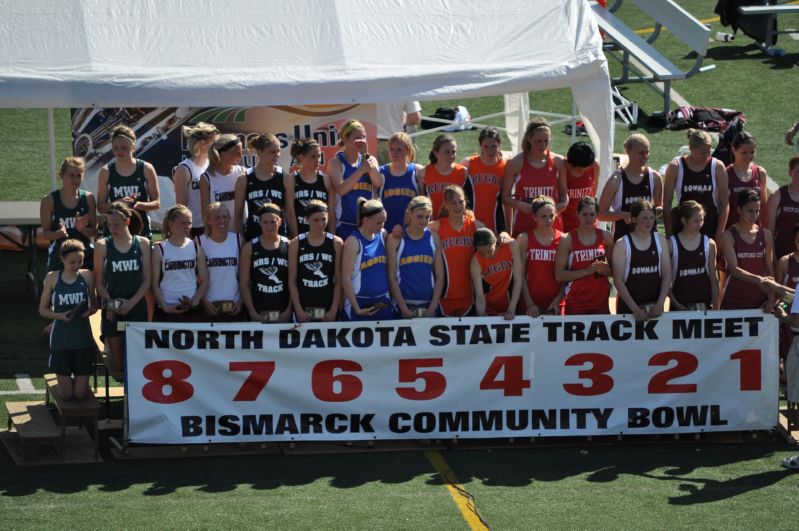 1600 Meter Relay - Girls Class B (6 of 8)