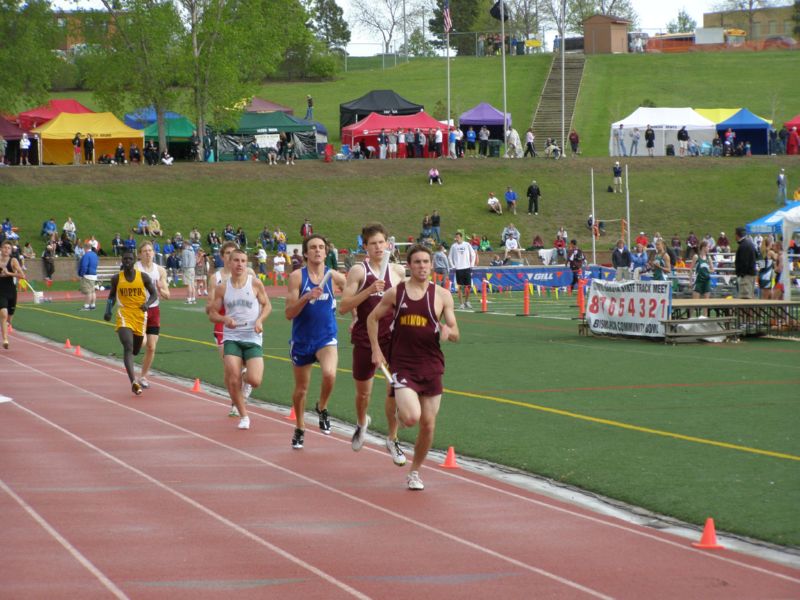 3200 Meter Relay - Boys Class A (10 of 40)