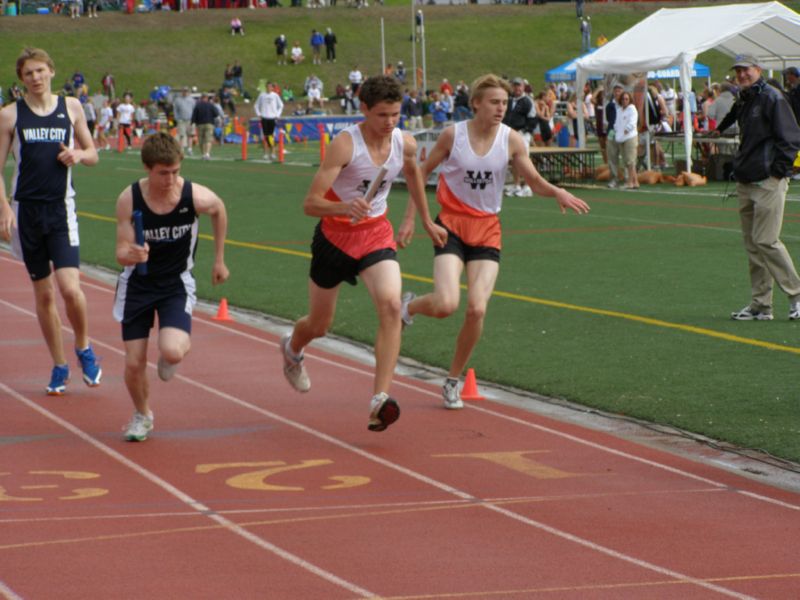 3200 Meter Relay - Boys Class A (21 of 40)