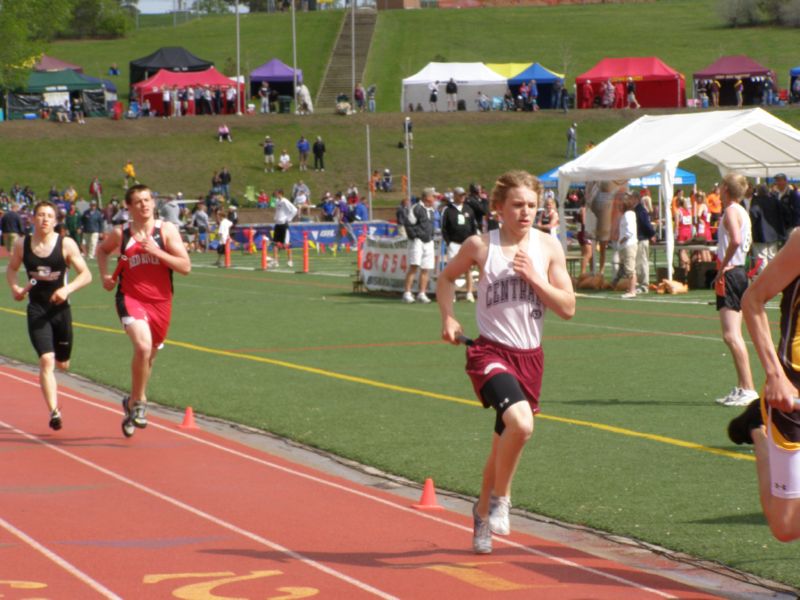 3200 Meter Relay - Boys Class A (26 of 40)