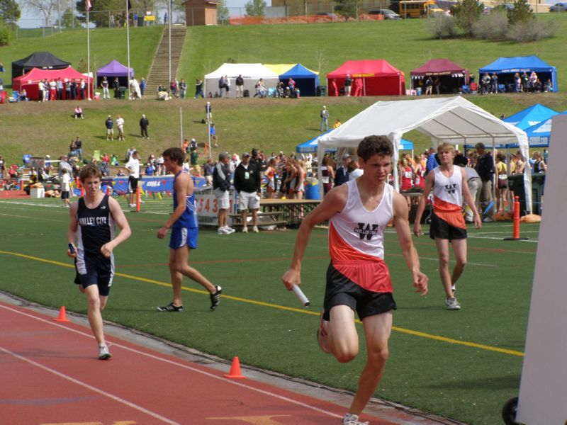 3200 Meter Relay - Boys Class A (27 of 40)