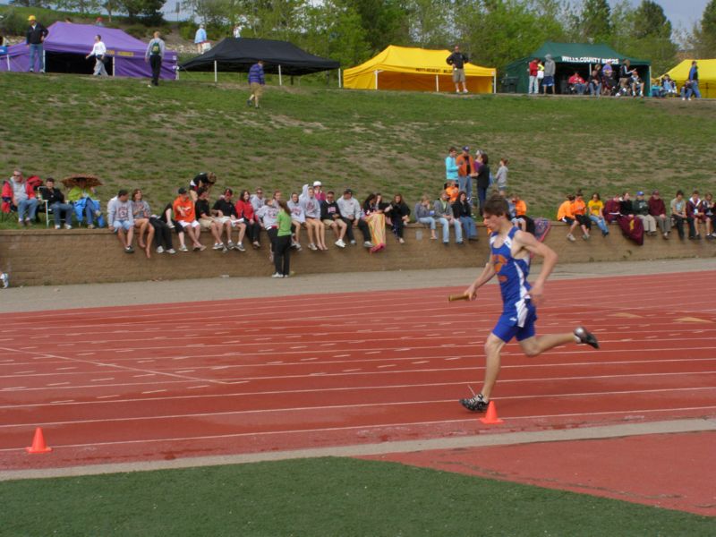 3200 Meter Relay - Boys Class B (1 of 27)