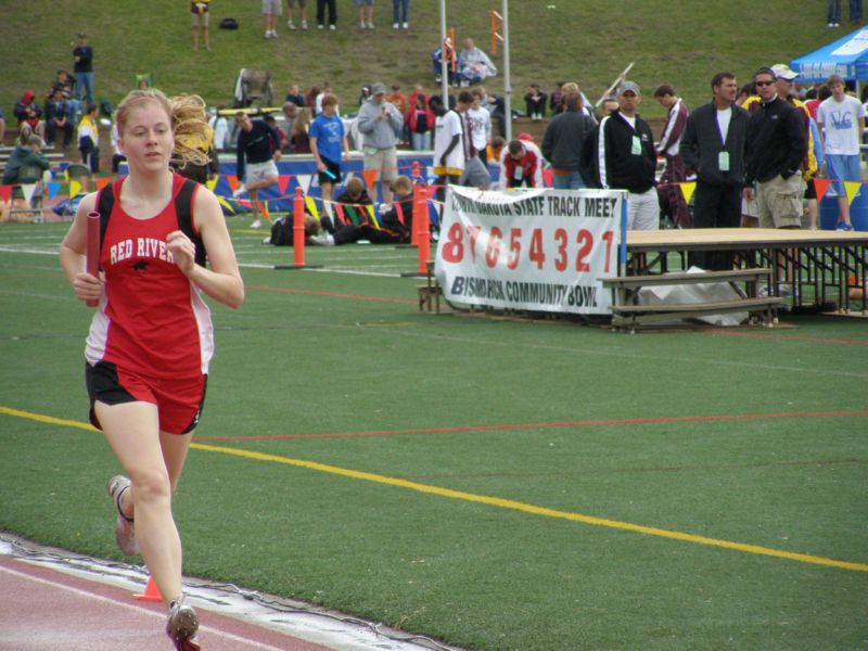 3200 Meter Relay - Girls Class A (16 of 55)