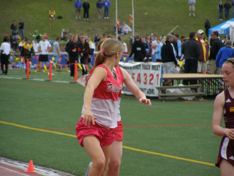 3200 Meter Relay - Girls Class A (25 of 55)