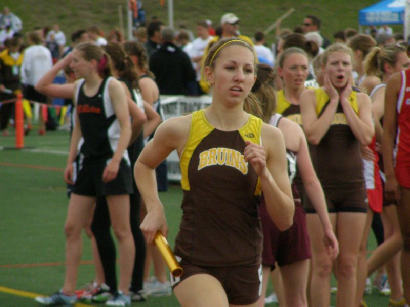 3200 Meter Relay - Girls Class A (40 of 55)