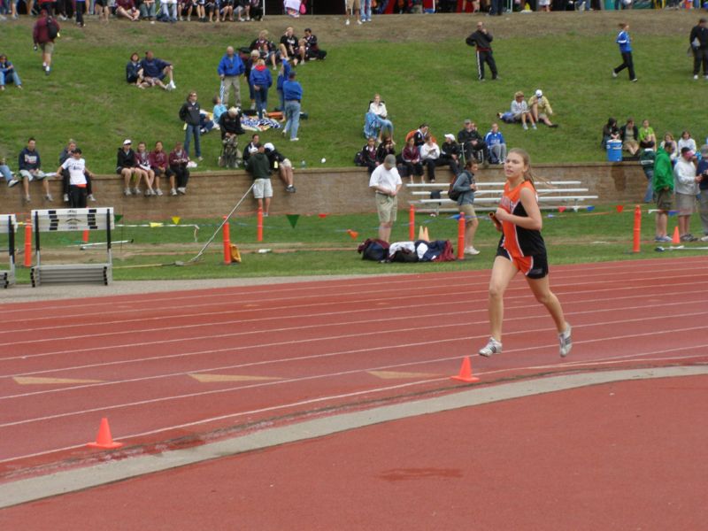 3200 Meter Relay - Girls Class B (5 of 36)