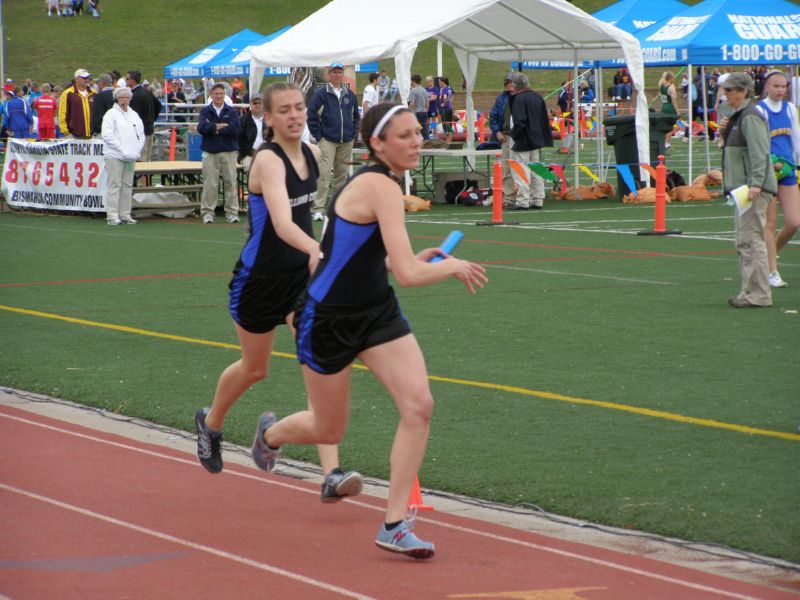 3200 Meter Relay - Girls Class B (15 of 36)