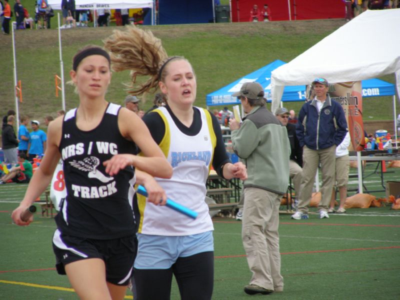 3200 Meter Relay - Girls Class B (20 of 36)