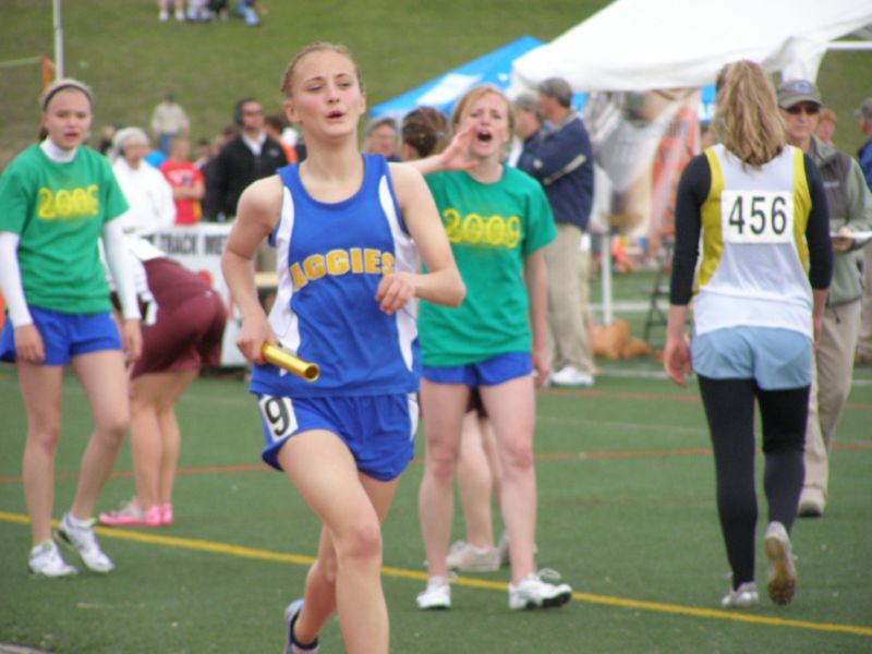 3200 Meter Relay - Girls Class B (25 of 36)