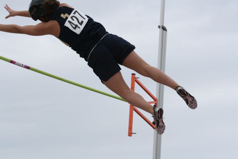 Class B Girls Pole Vault (10 of 16)