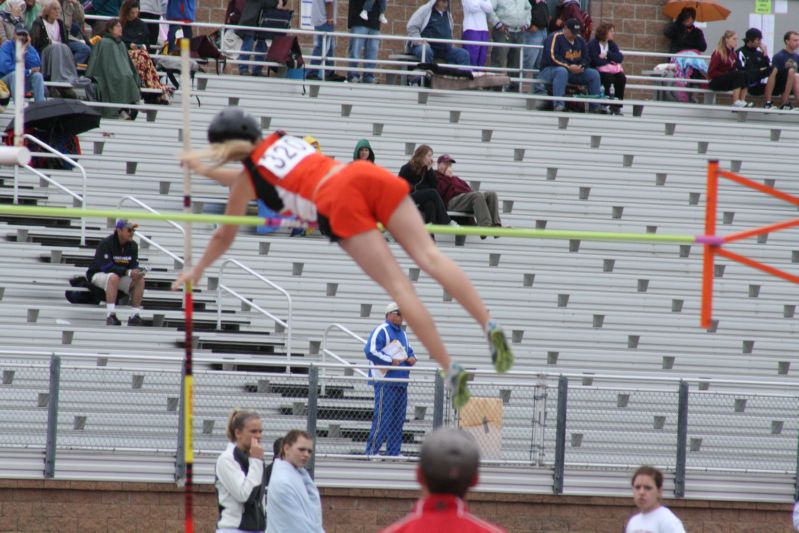 Class B Girls Pole Vault (15 of 16)