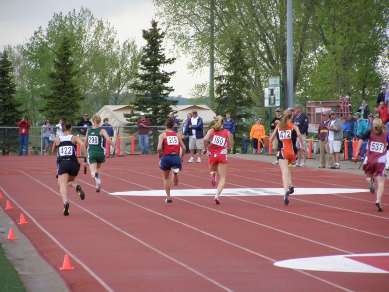 Class B Girls 400 Relay (4 of 8)