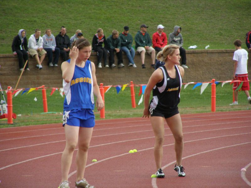 Class B Girls 400 Relay (5 of 8)