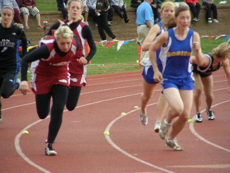 Class B Girls 400 Relay (6 of 8)