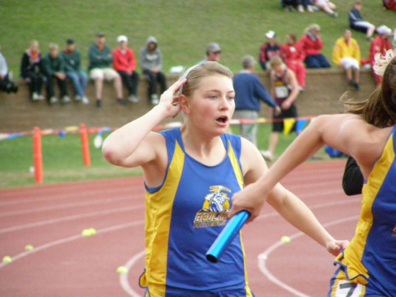 Class B Girls 400 Relay (7 of 8)