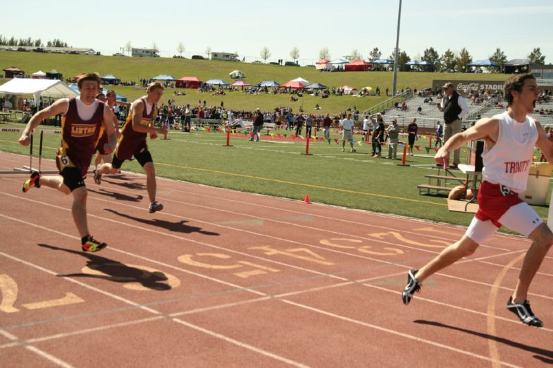 300 Meter Hurdles - Boys Class B (4 of 7)