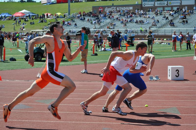 800 Meter Relay - Boys Class B (17 of 25)