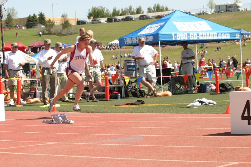 400 Meter Relay - Girls Class A (2 of 12)