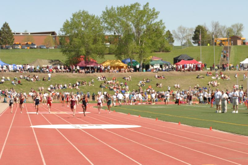 400 Meter Relay - Girls Class A (4 of 12)