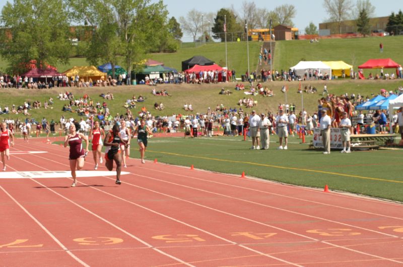 400 Meter Relay - Girls Class A (5 of 12)