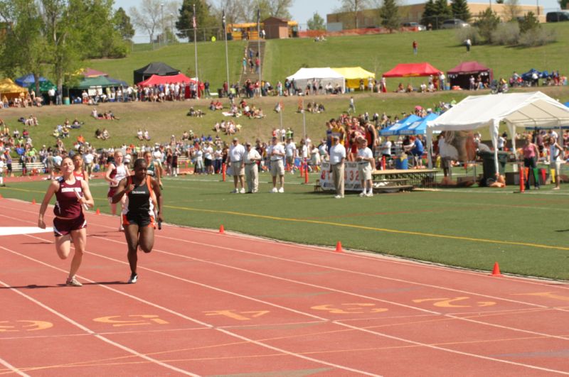 400 Meter Relay - Girls Class A (6 of 12)