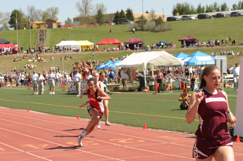 400 Meter Relay - Girls Class A (8 of 12)