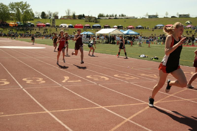 800 Meter Relay - Girls Class A (4 of 13)