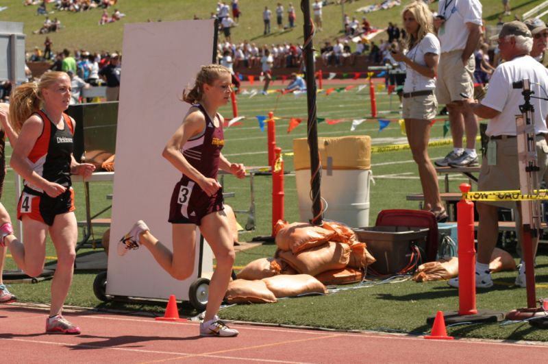 800 Meter Run - Girls Class A (12 of 20)