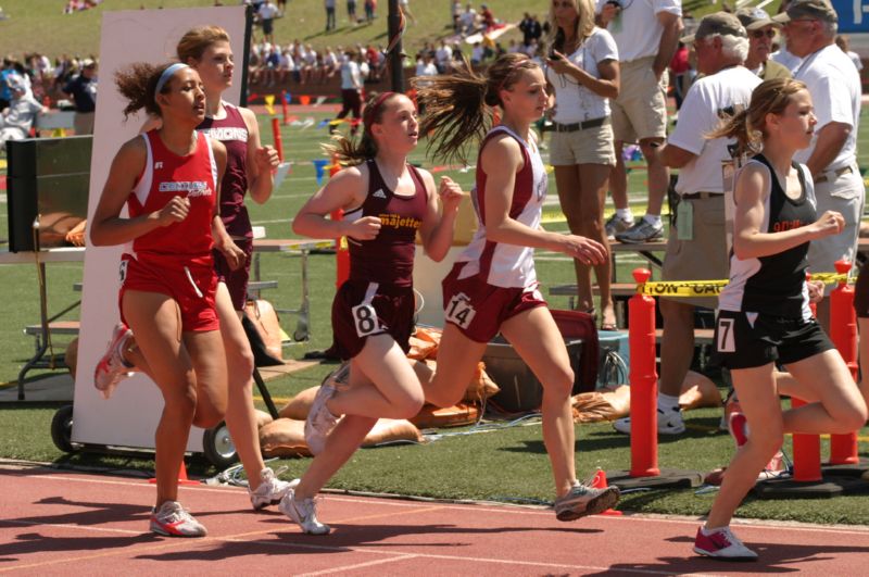 800 Meter Run - Girls Class A (13 of 20)