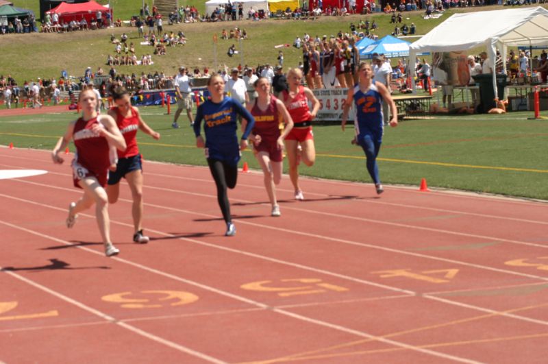 200 Meter Dash - Girls Class B (3 of 6)