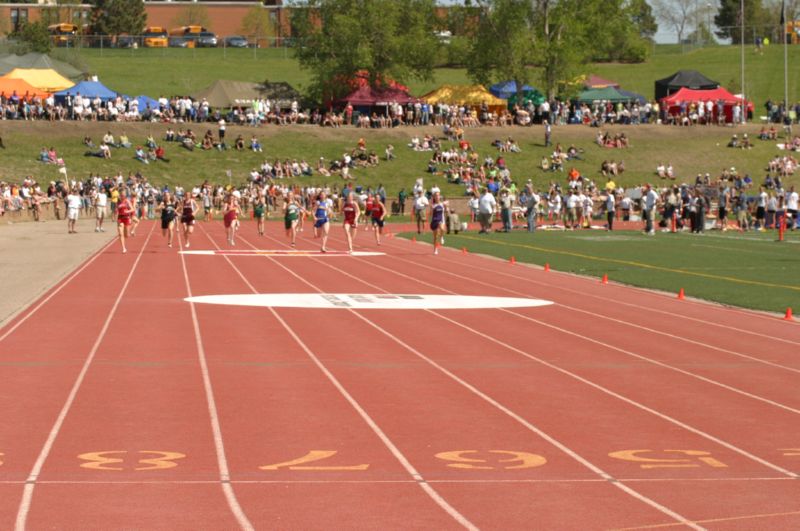 400 Meter Relay - Girls Class B (3 of 6)