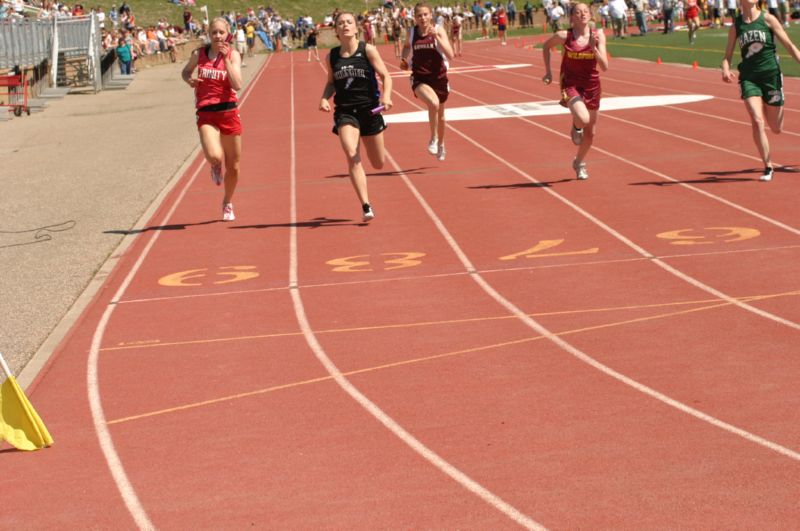 400 Meter Relay - Girls Class B (5 of 6)