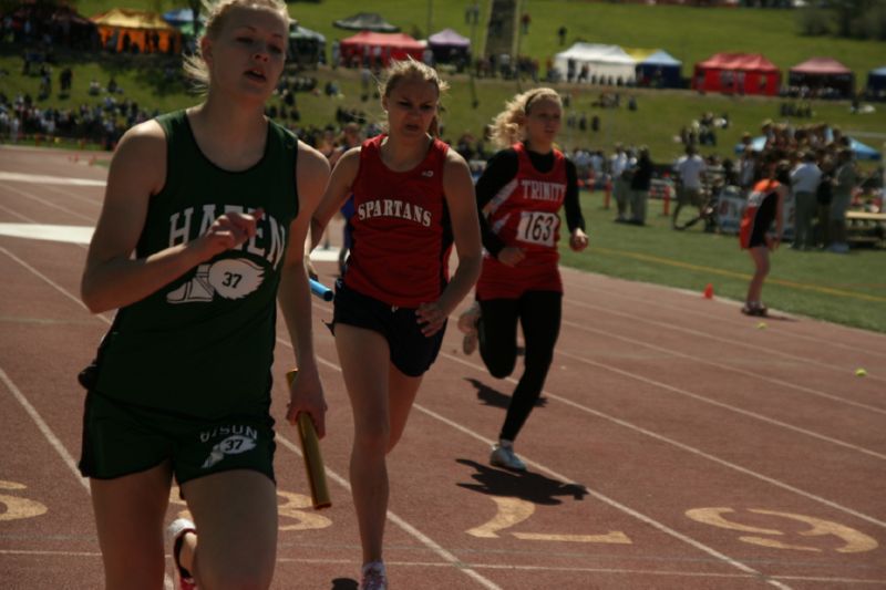 800 Meter Relay - Girls Class B (6 of 16)