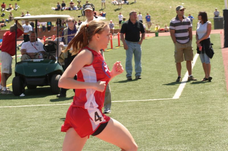 800 Meter Run - Girls Class B (2 of 23)