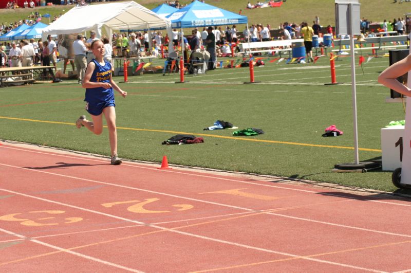 800 Meter Run - Girls Class B (8 of 23)