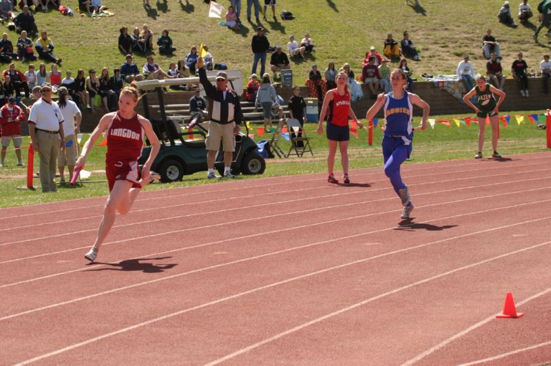 Class B Girls 800 Relay (4 of 12)