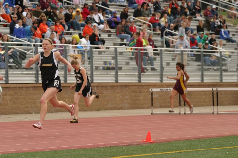 300 Meter Hurdles (17 of 34)